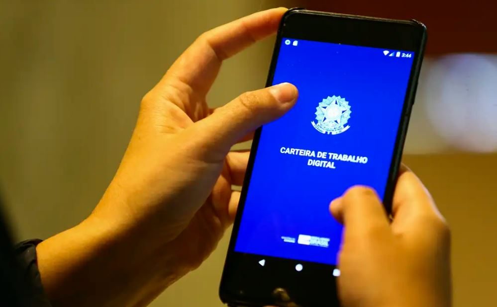 Novo app da Carteira Digital orienta sobre direitos trabalhistas e denúncias