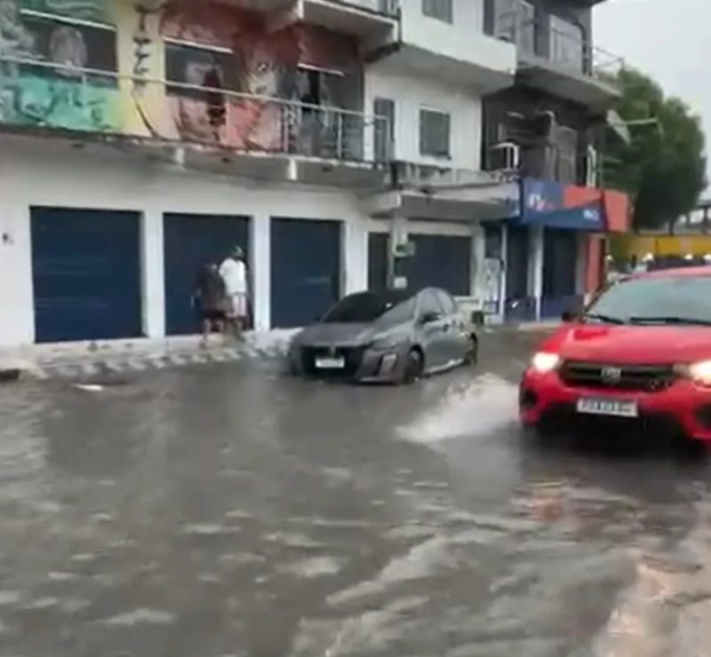 Alagamentos em Manaus: forte chuva marca transição climática na região