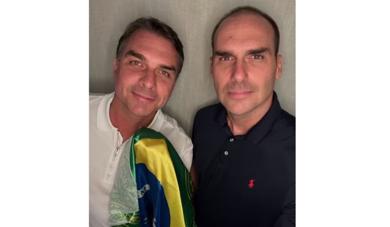 Eduardo Bolsonaro compartilha foto com Flávio e reafirma compromisso com o Brasil