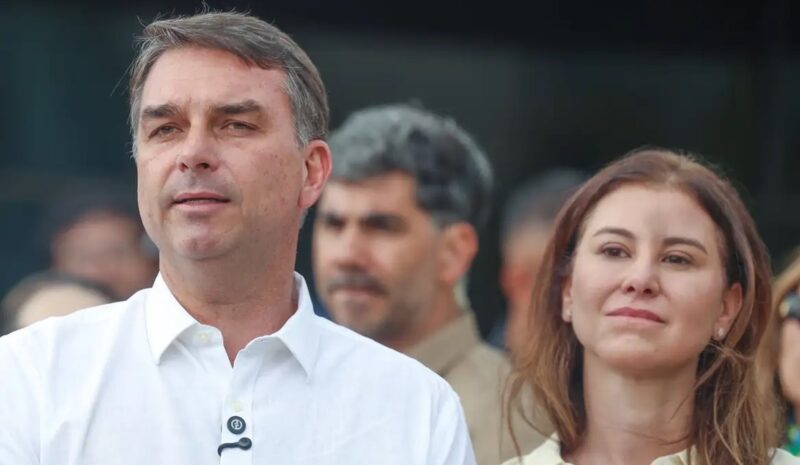 Flávio Bolsonaro e família cruzam fronteira rumo a Miami