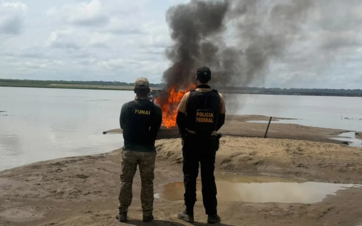 Garimpo ilegal: operação inutiliza dragas e apreende equipamentos em Tabatinga