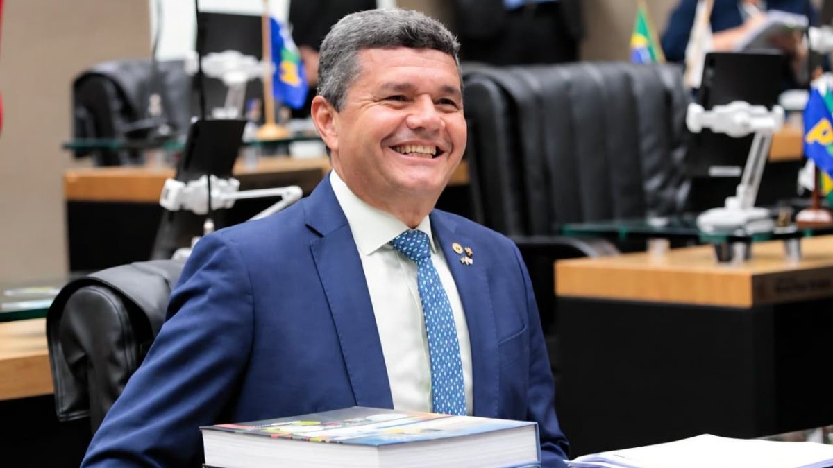 Comandante Dan destaca a importância da leitura no Dia Nacional do Livro