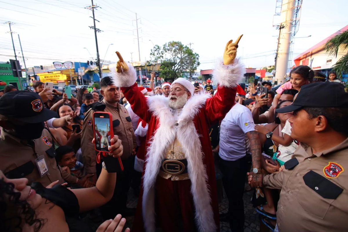 Carreata do Papai Noel marca início do Natal em Manaus