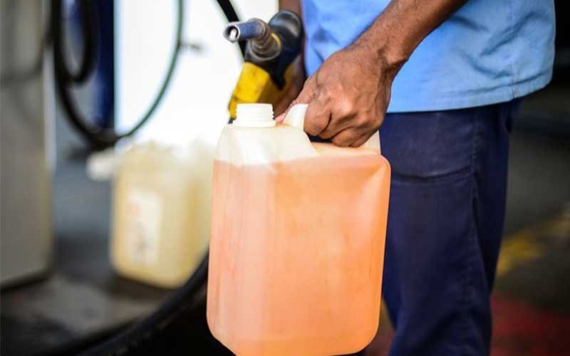 Postos do Amazonas devem registrar compradores de gasolina em galões