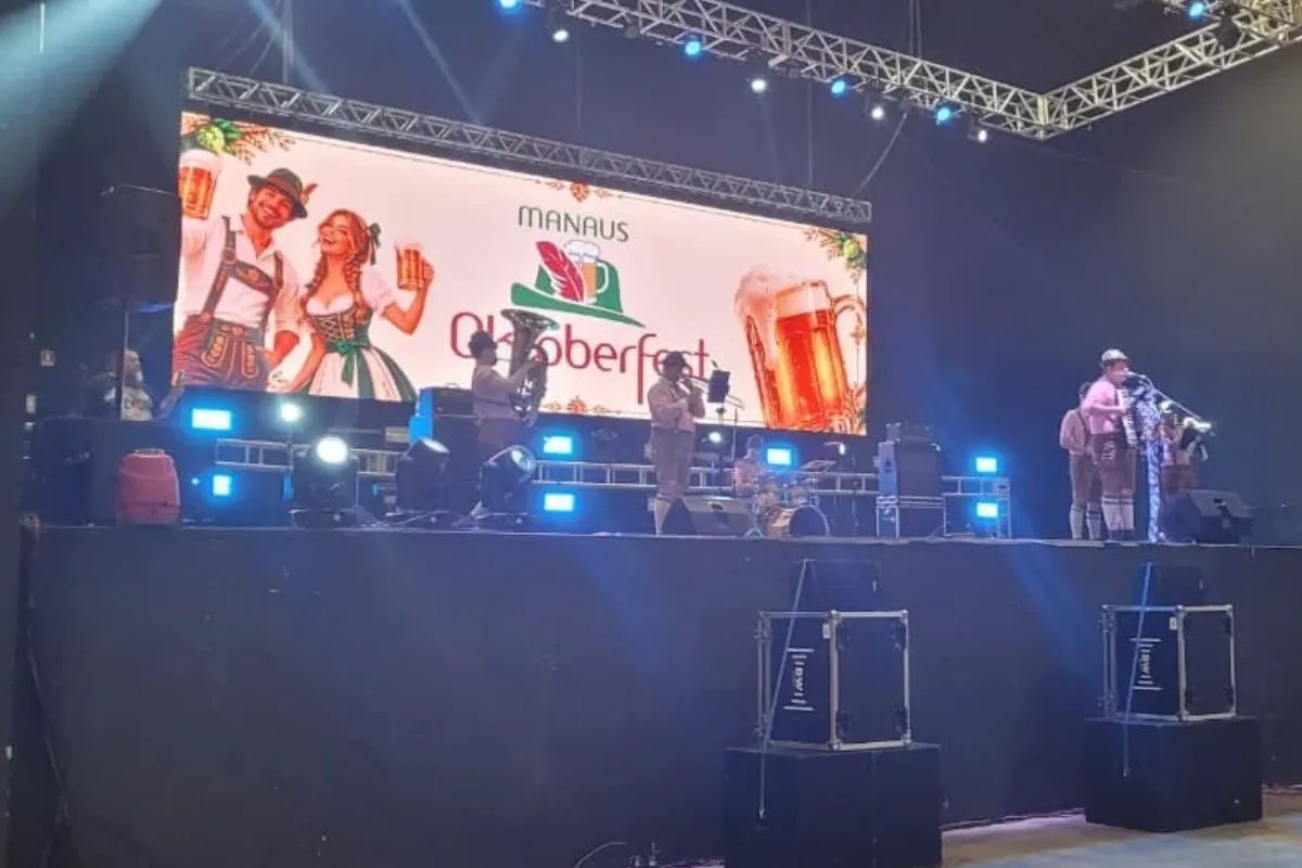 Primeiro dia da Oktoberfest Manaus tem música, cervejas e gastronomia alemã