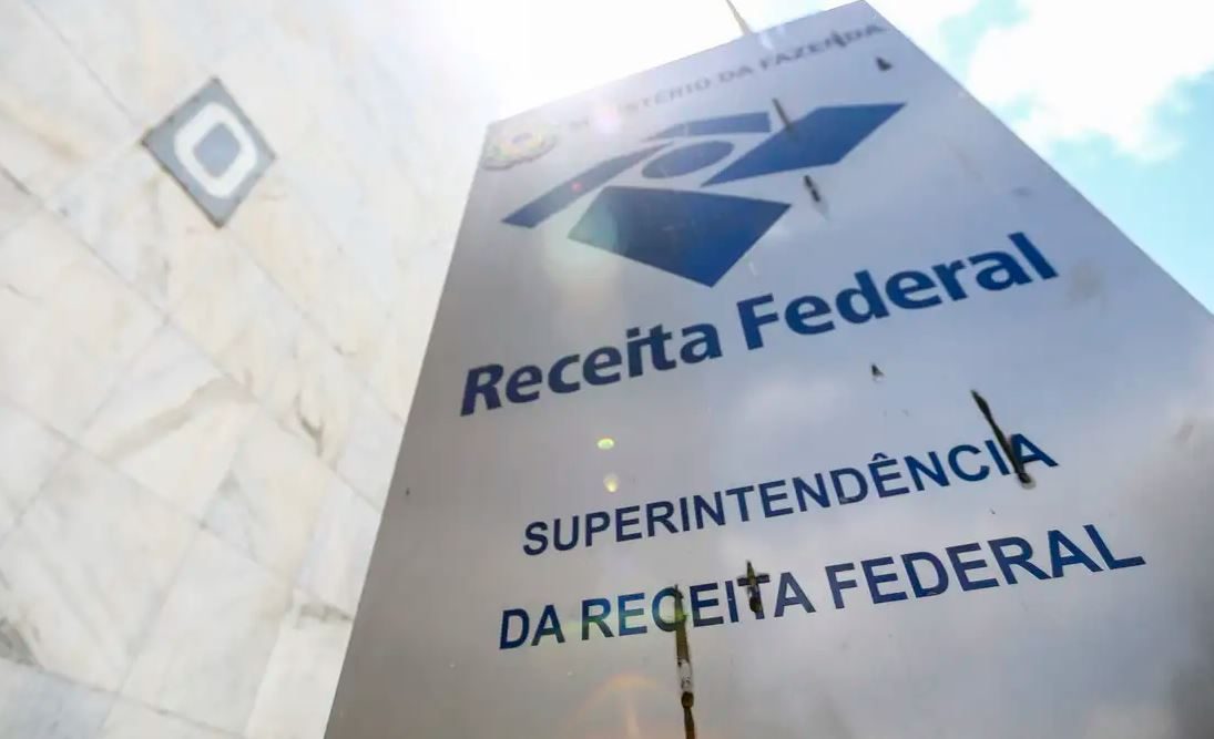Receita paga mais de R$ 500 milhões em restituições; veja se você recebe