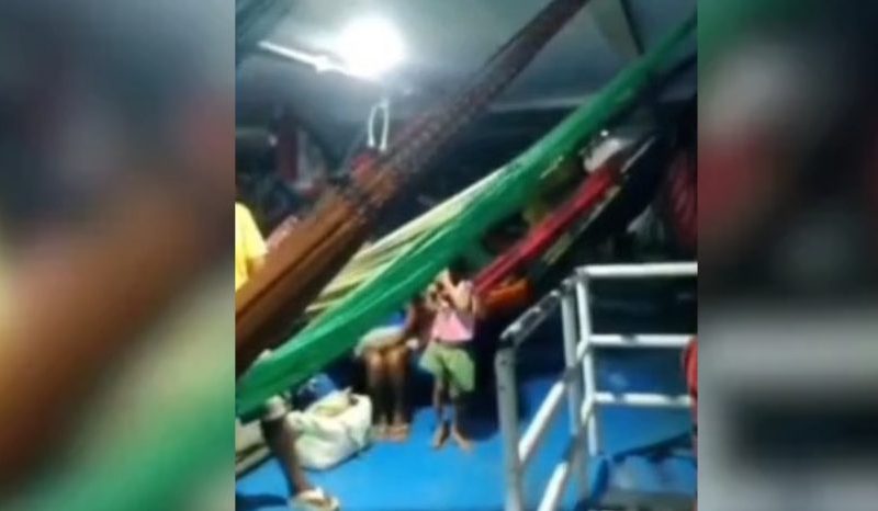 Tempestade assusta passageiros em barco próximo a Manacapuru